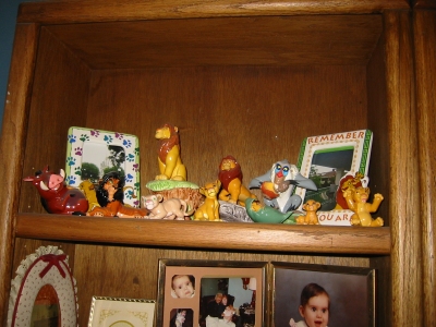 bookshelf 2 - Lion King ceramics.jpg