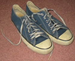 sneakers_chucks_blue_lowtops.jpg