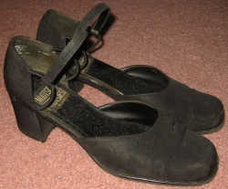 heels_black.jpg