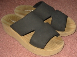flip_flops_black_foam.jpg