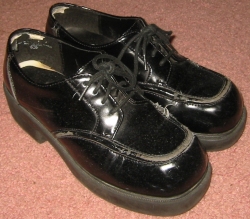 shoes_black.jpg
