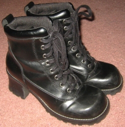 boots_black.jpg