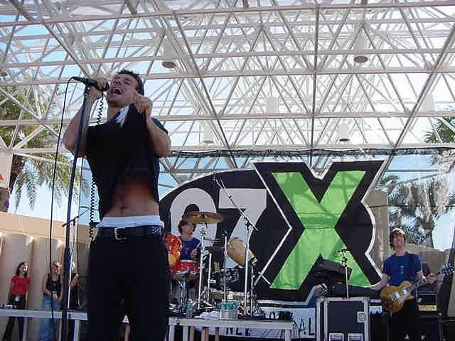 Mmm...Raine's stomach. *drool*  *lol*